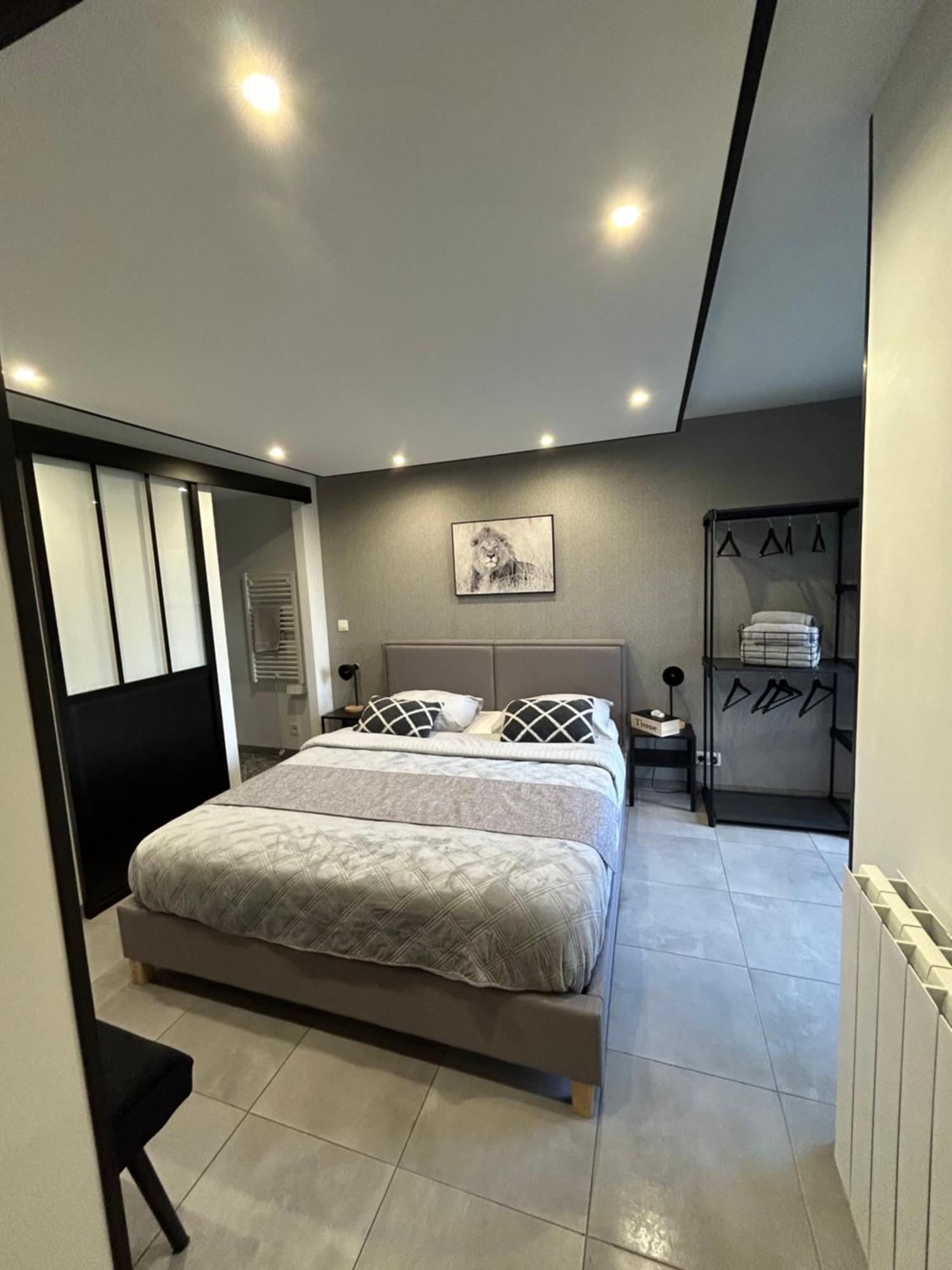 Appart Dans Un Superbe Quartier Wierde Villa Namur Rum bild